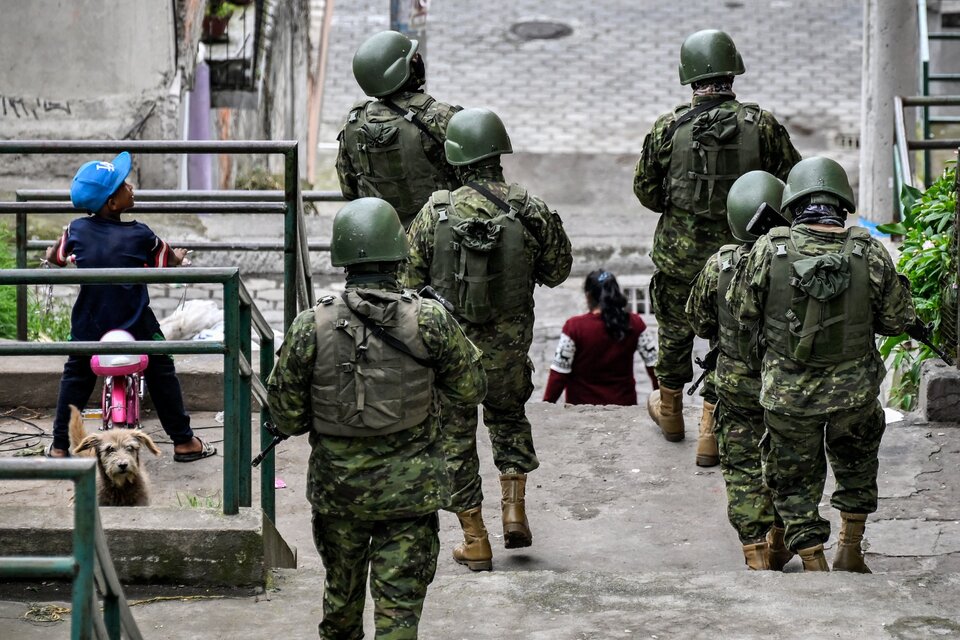 las Fuerzas Armadas en la calle. (Fuente: AFP)