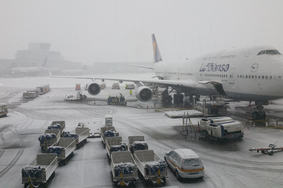 Aeropuertos de Francfort y Munich prevén cancelaciones el miércoles y jueves por nevadas 