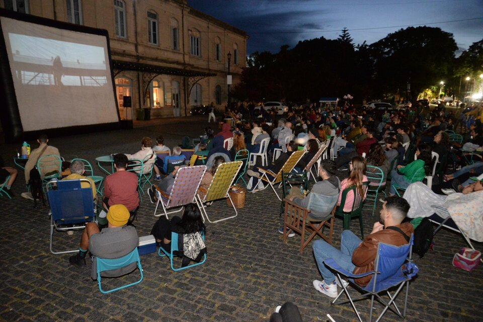 Regresó el Cine Móvil al aire libre. 