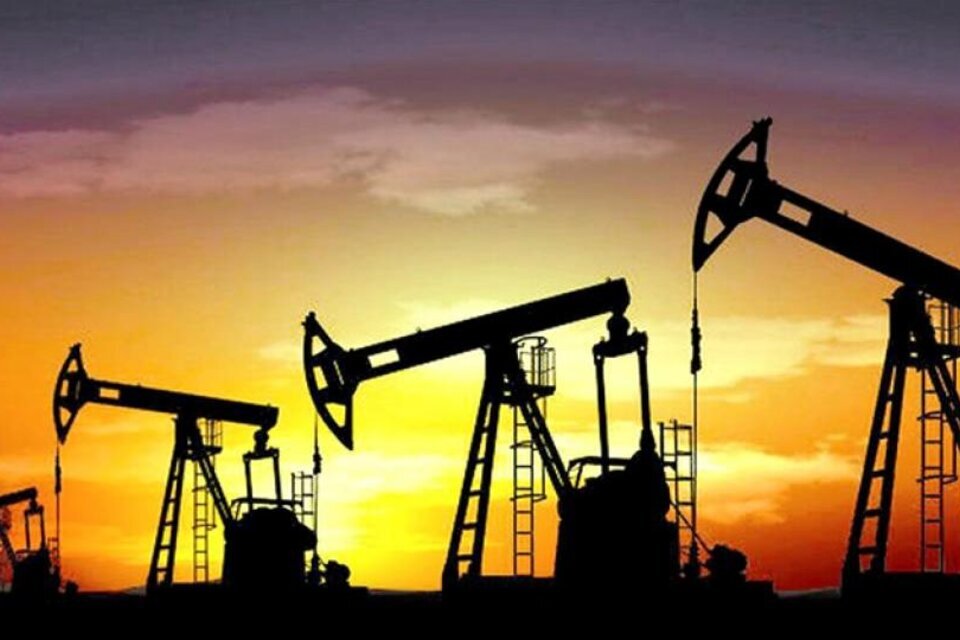 Trabajadores petroleros de yacimientos tendrán un aumento del 47,6% en enero.