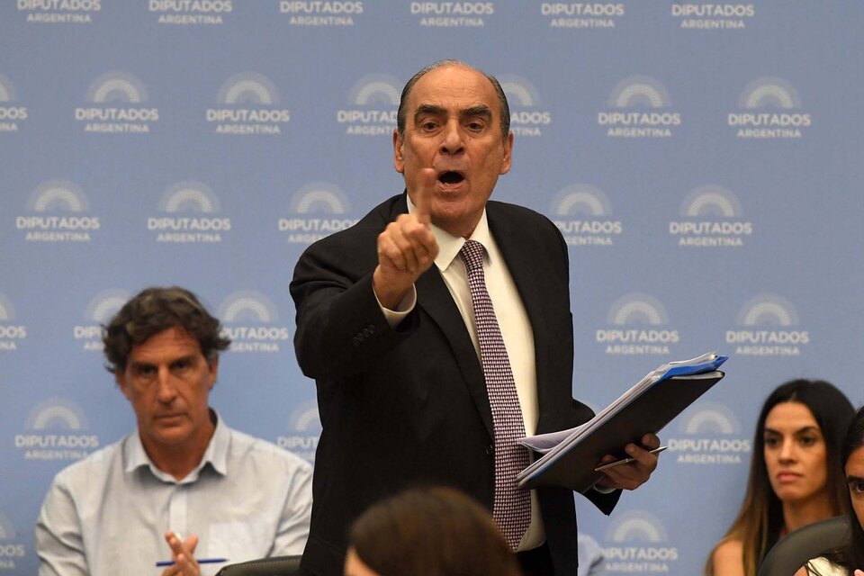 El ministro Guillermo Francos arribó al Congreso pasadas las 18 para cerrar los acuerdos.
