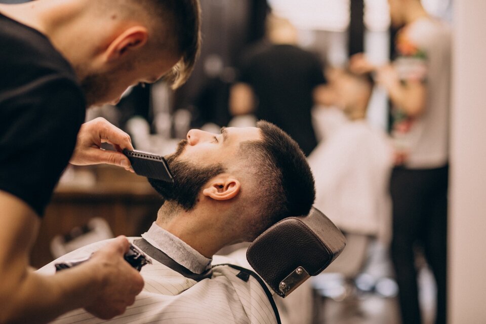 Pelo, barba y hongos: el menú de algunas peluquerías y barberías
