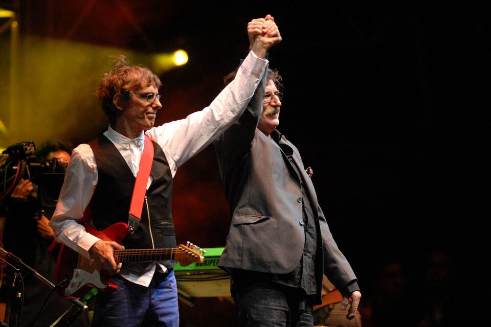 Spinetta y Charly García en la noche de las Bandas Eternas en Vélez, 2009. (Fuente: Télam)