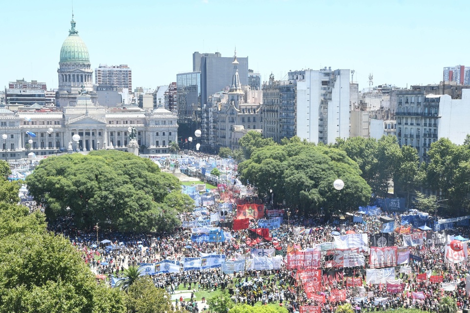 Paro nacional: las columnas de manifestantes en la Plaza del Congreso (Fuente: Télam)