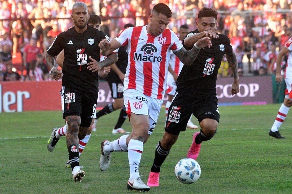 En su debut en Primera, Riestra rescató un 0-0 en Córdoba (Fuente: Télam)