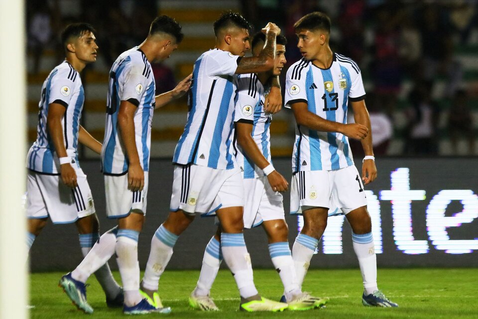 La selección argentina Sub 23 abrochó su pase al cuadrangular final a una fecha del cierre del grupo (Fuente: AFP)