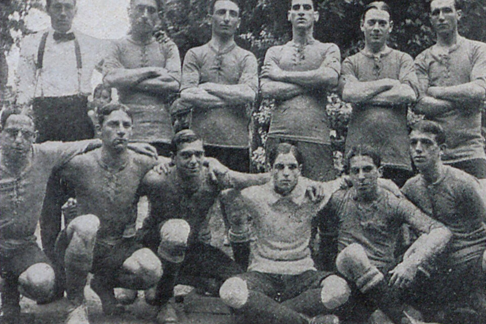 Los jugadores del plantel de Boca en 1913, año en el que ascendió a Primera División.