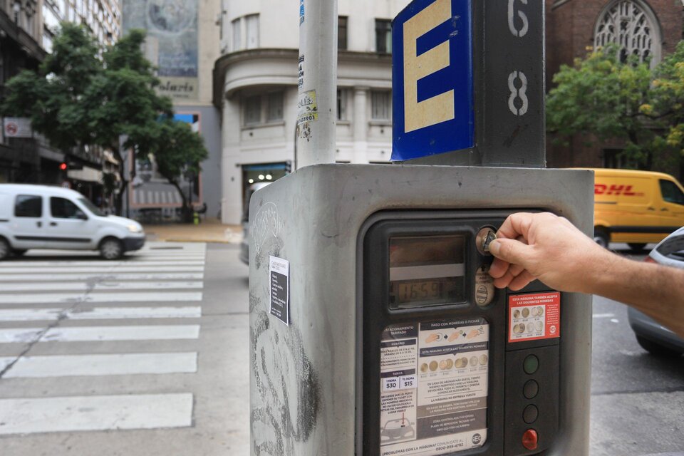 Desde hoy, sube 118% la tarifa del estacionamiento medido en la Ciudad de Buenos Aires (Fuente: NA)