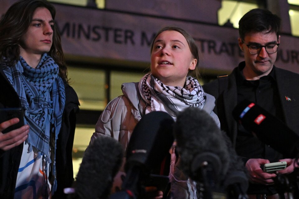 Greta Thunberg acusa a las energéticas de "destruir vidas" y lamenta que se juzgue a activistas  (Fuente: AFP)