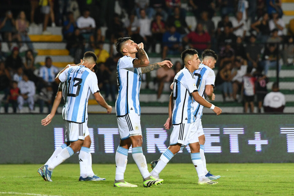 La selección argentina Sub-23 cierra vs. Uruguay su participación en la fase de grupos del Preolímpico. (Fuente: @Argentina)