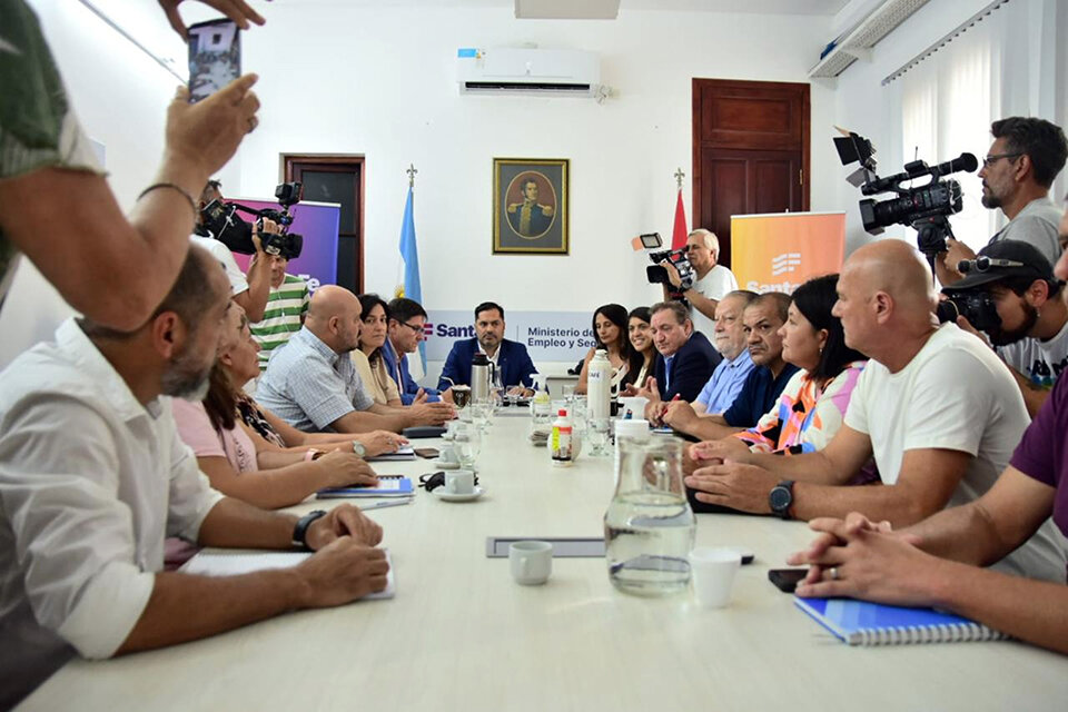 Durante la reunión definieron trabajar sobre la base del salario ya acordado. 