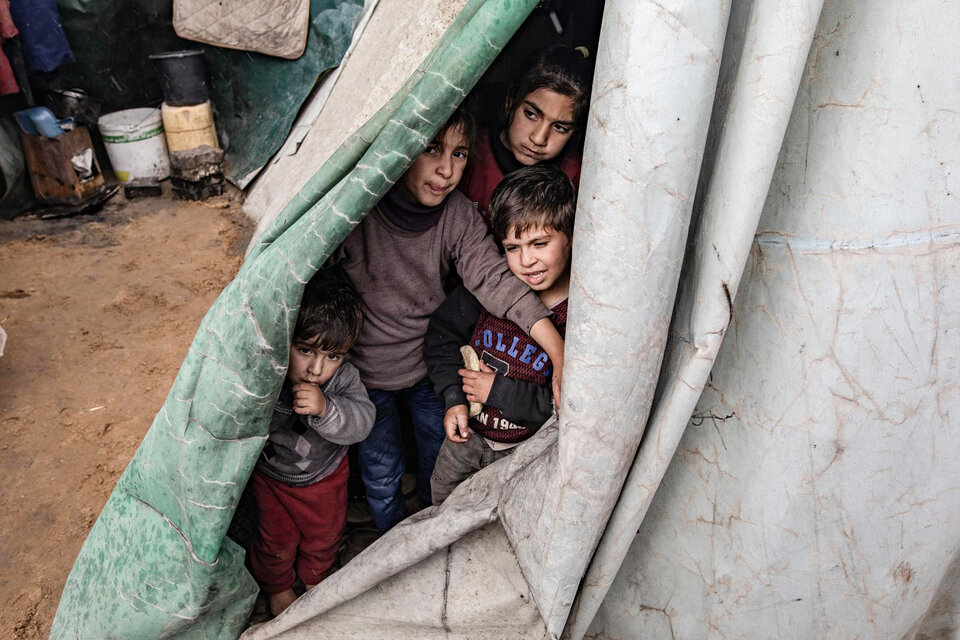 Niños refugiados en elcampamento de Rafah. (Fuente: EFE)
