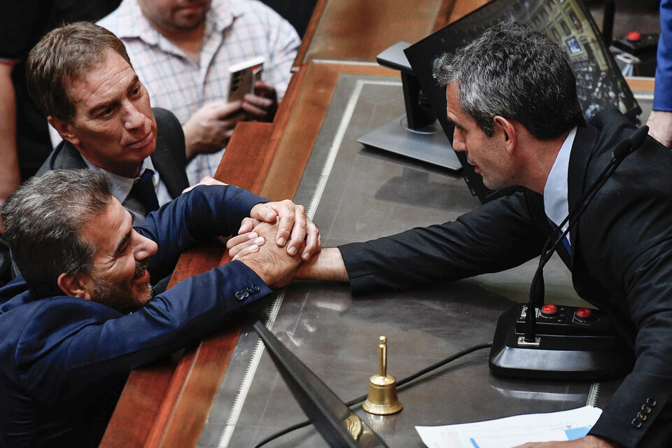 El presidente de la Cámara baja, Martín Menem, junto a los diputados Cristina Ritondo y Diego Santilli. (Fuente: Télam)