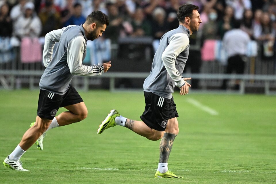 Messi no mostró signos de lesión en el entrenamiento en Hong Kong (Fuente: AFP)