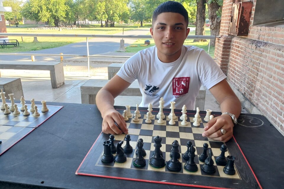 Ezequiel Lamboglia tiene 19 años y juega al ajedrez desde los 7