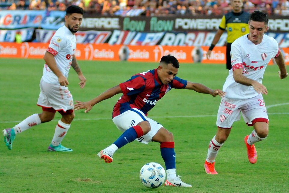El Perrito Barrios regresó al equipo titular pero no pudo desequilibrar como sabe hacerlo. (Fuente: Julio Martín Mancini)