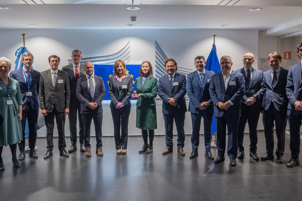 Gobernadores de la Mesa del Litio en Bruselas.