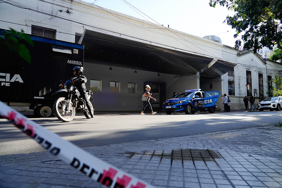 La escena del crimen a la salida de la guradia del hospital.