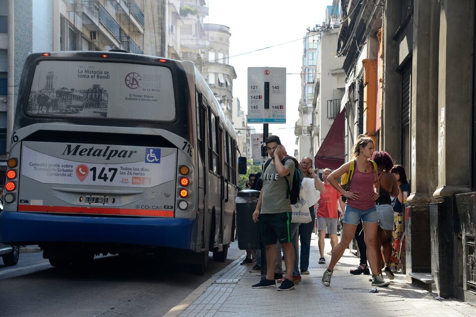 Transporte urbano en Rosario, uno de los centros urbanos desde donde se promueve la solidaridad con otras ciudades en el reclamo