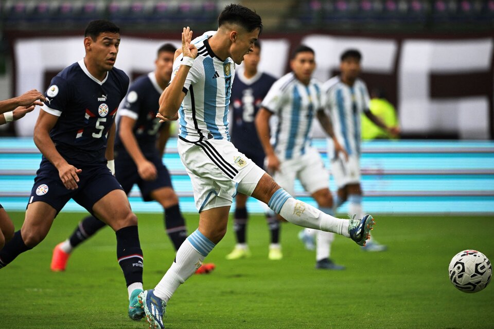 Pablo Solari, autor del gol de la apertura del marcador ante Paraguay (Fuente: AFP)