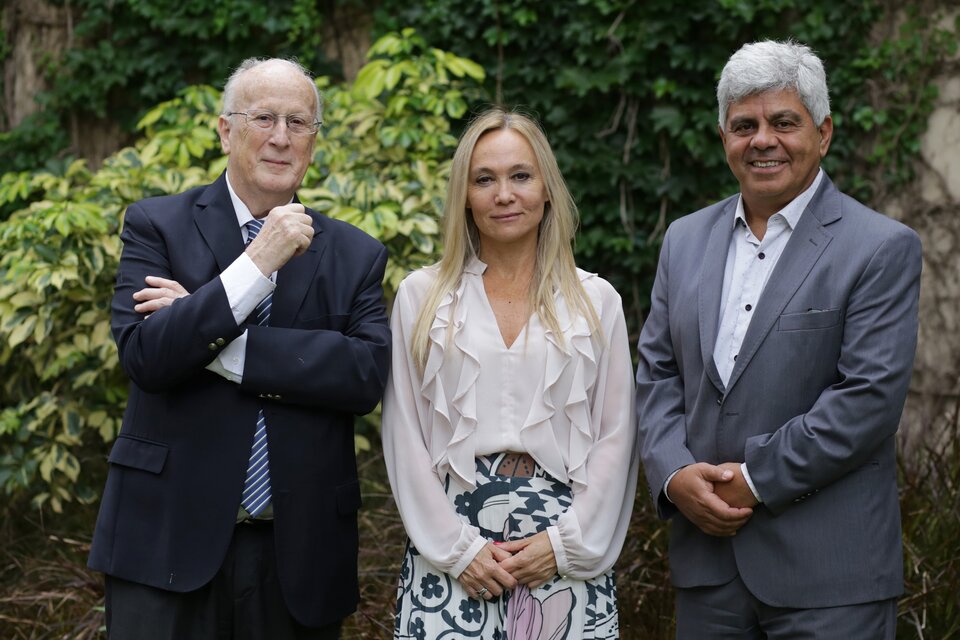 La actual Fiscal General, María Cecilia Vranicich, junto ex fiscales Julio de Olazábal y Jorge Baclini.