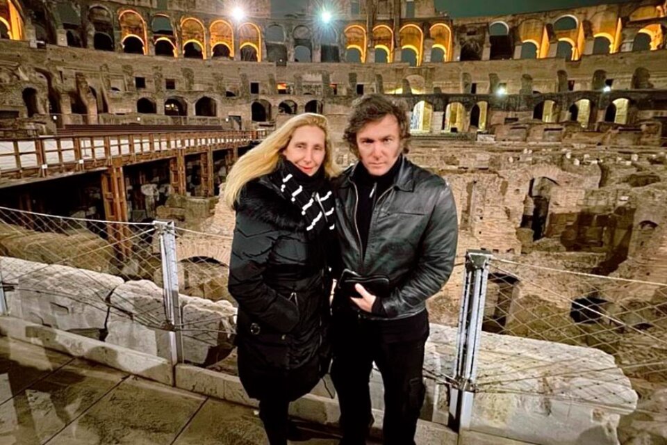 Karina y Javier Milei en Roma desde donde se anunció el despido de Giordano y Royón. (Fuente: NA)