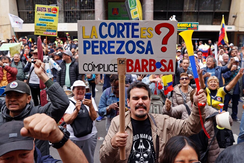  Manifestantes participan en una movilización popular en apoyo al presidente Gustavo Petro.  (Fuente: EFE)