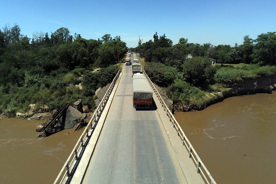 El trabajo sobre el puente Timbúes concluirá en estos días. 