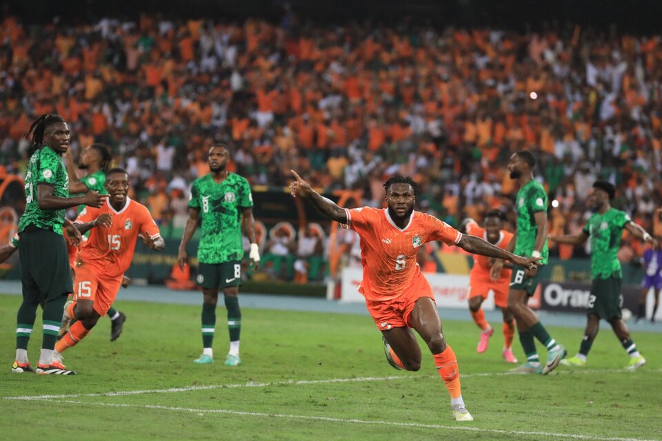 Kessié festeja el gol del empate marfileño (Fuente: AFP)