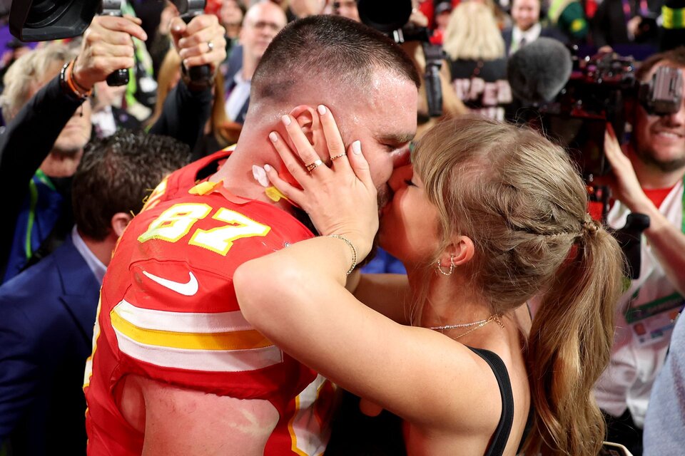 Los festejos de Taylor Swift por el triunfo de KansasCity Chiefs en el Super Bowl (Fuente: AFP)