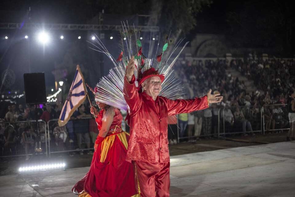 Esta noche se elige a la mejor comparsa.