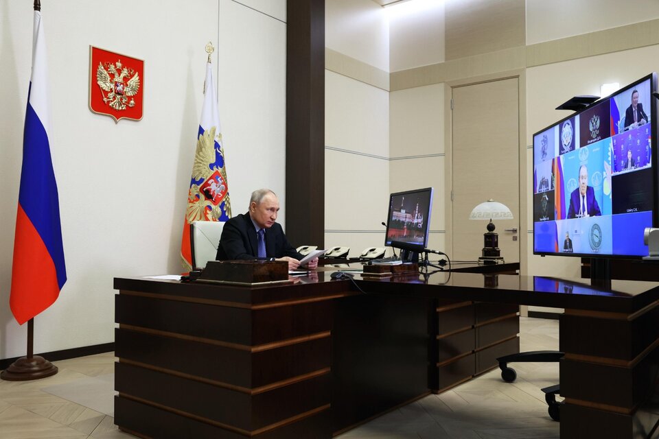Vladimir Putin en su residenia de Novo Orgaryovo. (Fuente: EFE)