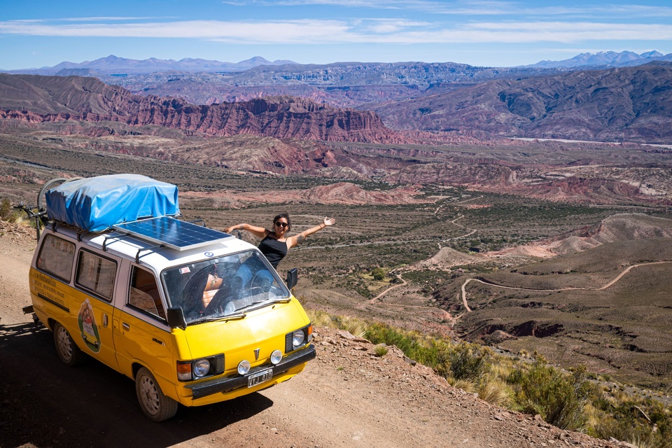 "Es una Toyota Liteace 1981 que restauramos desde cero durante tres años y medio", dice Flor de Mambeando rutas, orgullosa de su casa ambulante. (Fuente: gentileza Mambeando Rutas)