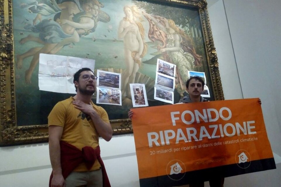 Activistas climáticos vanzalizaron "El nacimiento de Venus" de Botticelli en Italia (Fuente: AFP)