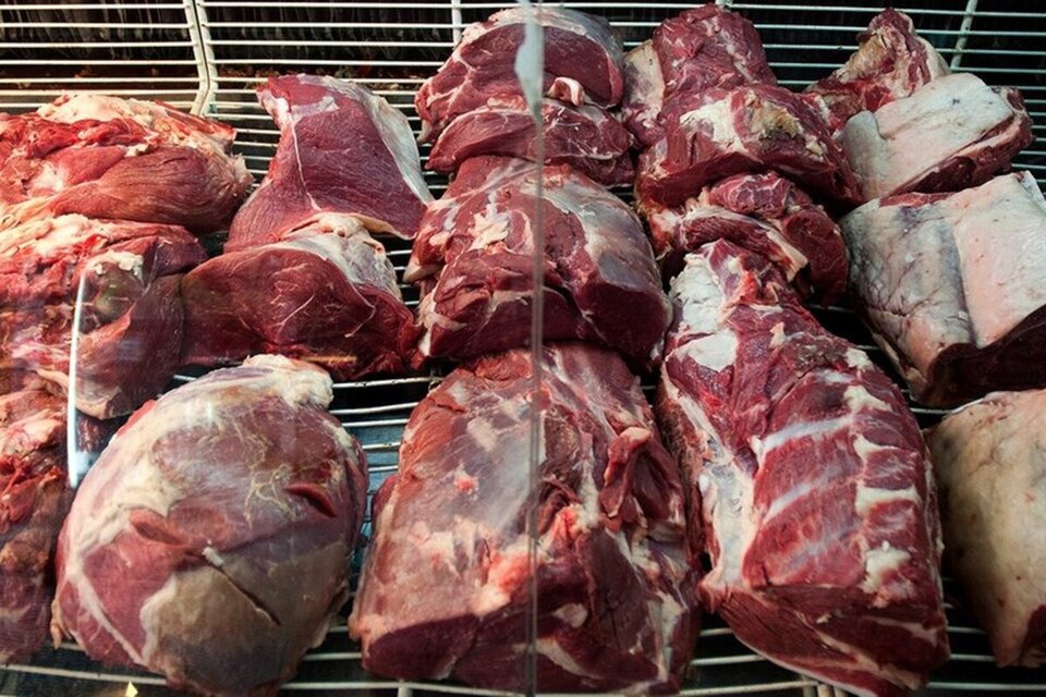 Se desploma el consumo de carne: "Los únicos que la juntan en pala son los monopolios exportadores"