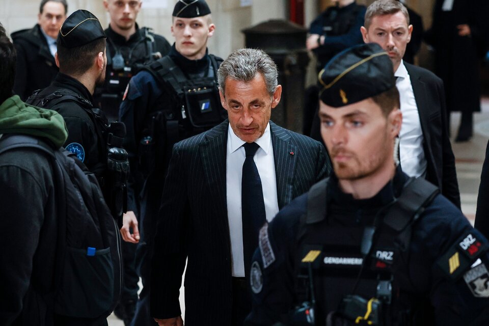 Sarkozy llega al Palacio de Justicia de Paris para escuchar su sentencia. (Fuente: EFE)