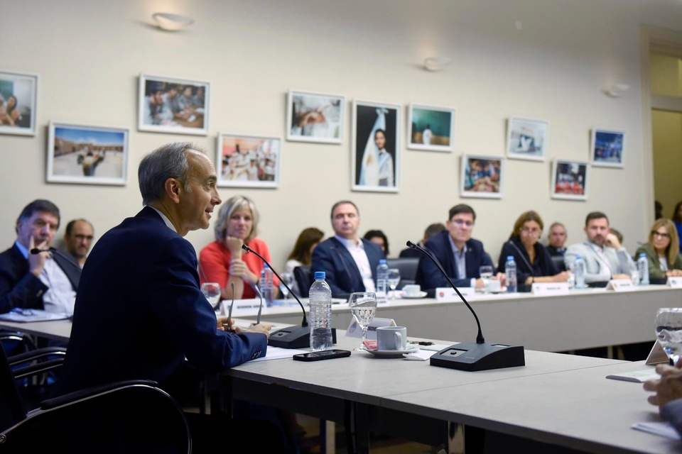 El secretario de Educación, Carlos Torrendell, en el último encuentro con ministros provinciales del área. (Fuente: NA)