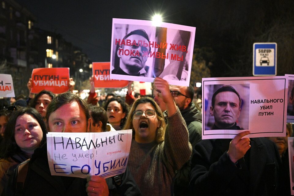 En la capital de Armenia los rusos protestaron frente a su embajada. (Fuente: AFP)
