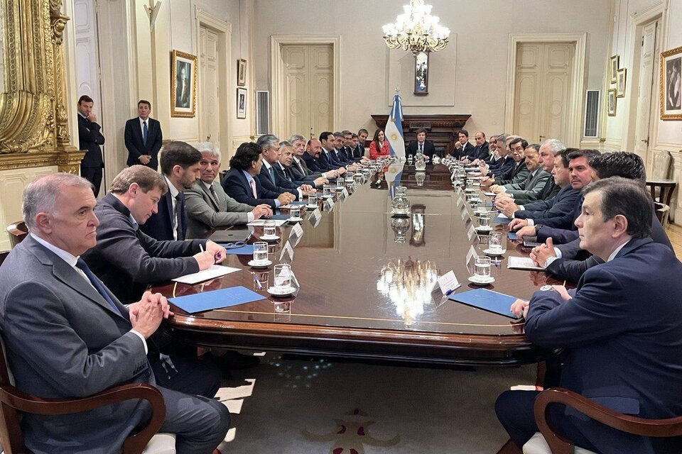 Los gobernadores reunidos con el Presidente, en diciembre, una imagen difícil de repetir hoy. (Fuente: NA)