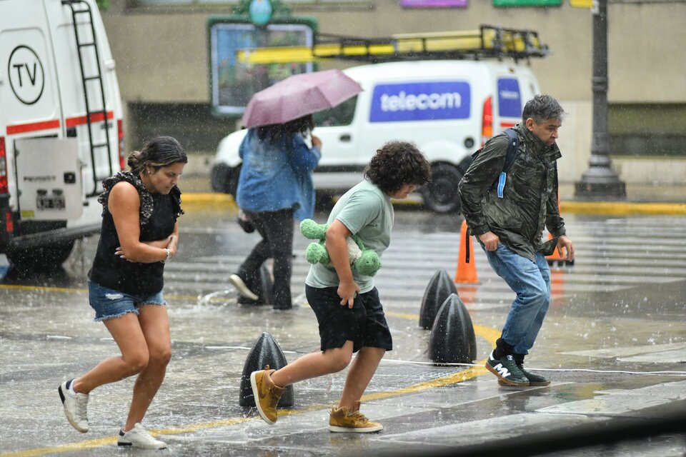 Alertas amarillas por tormentas, lluvias y calor extremo (Fuente: NA)