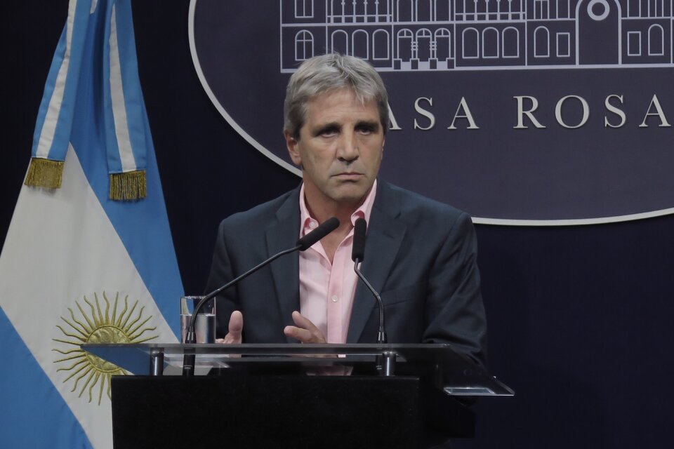 Luis Caputo, ministro de Economía, a la cabeza del megaplan de ajuste. (Fuente: NA)