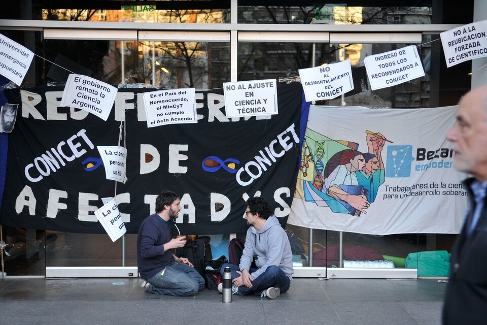Realizarán una jornada internacional en defensa de la ciencia argentina  