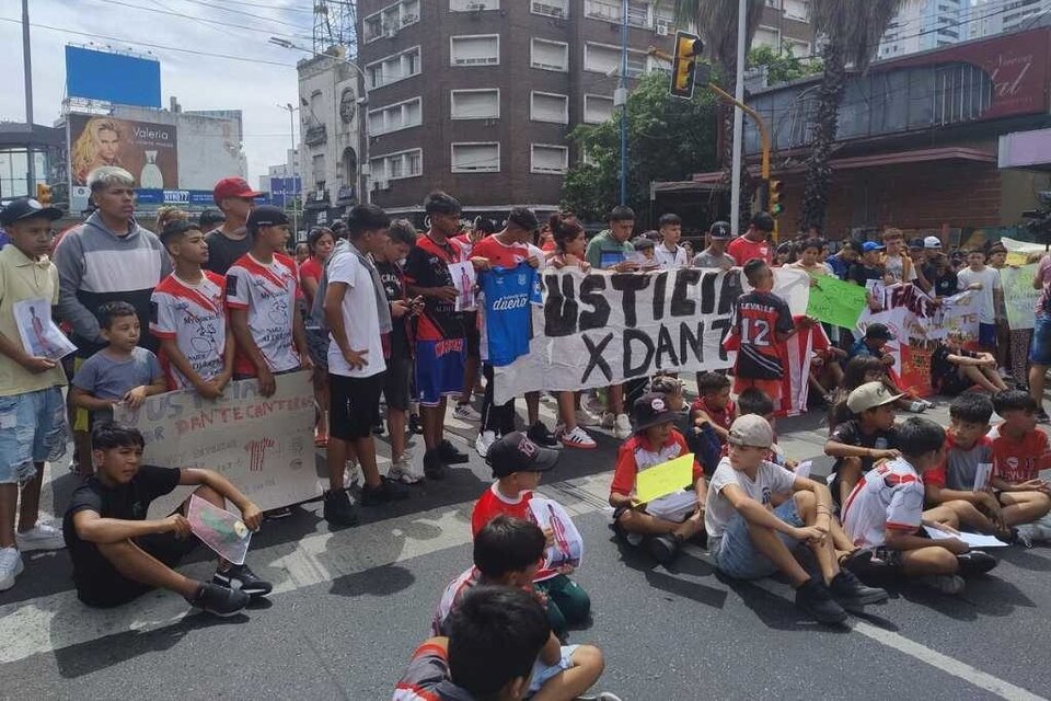 Protesta en Avellaneda por el asesinato de Dante Barrientos.