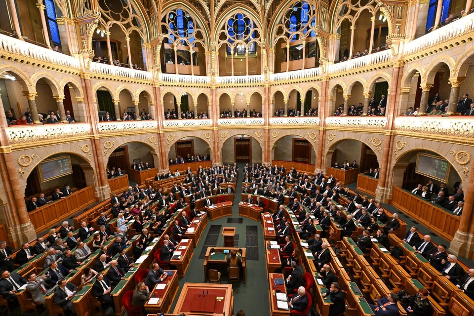El parlamento húngaro aceptando el ingreso de Suecia a la OTAN. (Fuente: EFE)