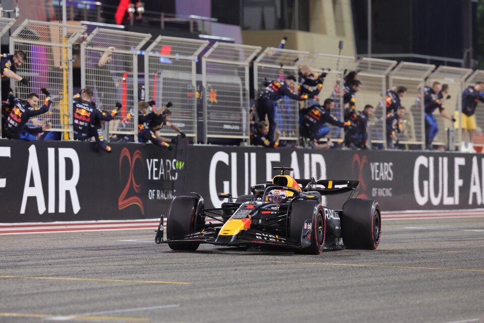 Verstappen ganó de principio a fin, con pole position y récord de vuelta. (Fuente: AFP)