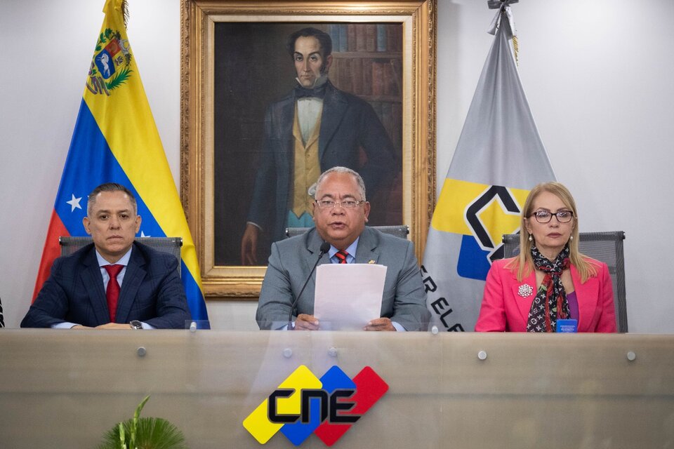  El presidente del Consejo Nacional Electoral (CNE), Elvis Amoroso, anunciala fecha de las elecciones.  (Fuente: EFE)