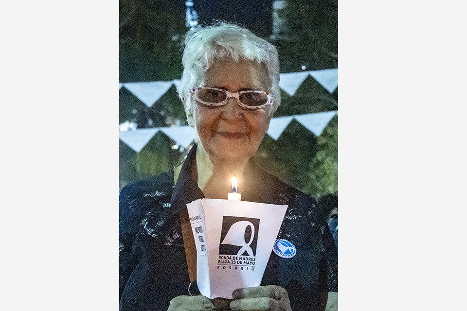 Ema Lucero integra la Ronda de las Madres de la Plaza 25 de mayo.  (Fuente: Gentileza Mario Gómez)