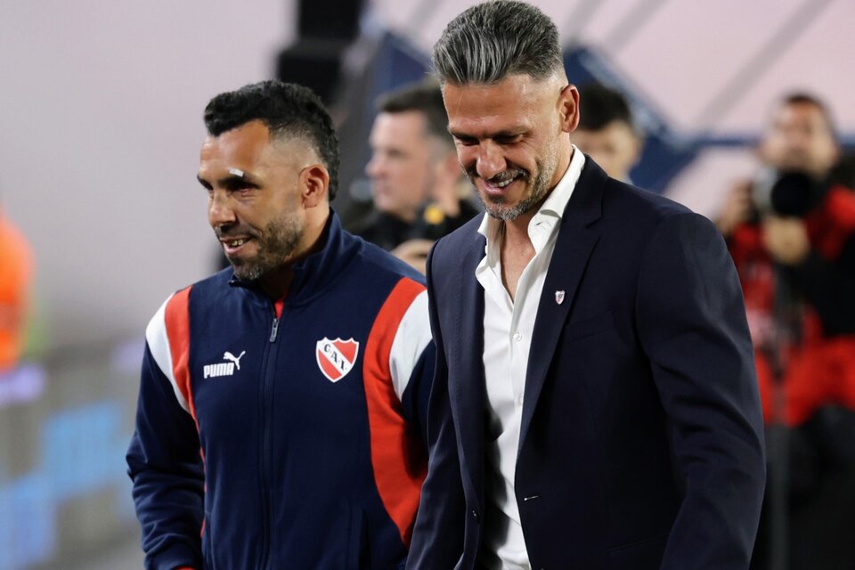 Tevez y Demichelis, frente a frente en el Libertadores de América (Fuente: Fotobaires)