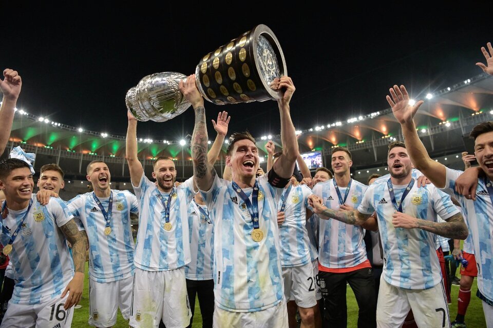 Messi y compañía alzaron el último trofeo en el Maracaná (Fuente: NA)