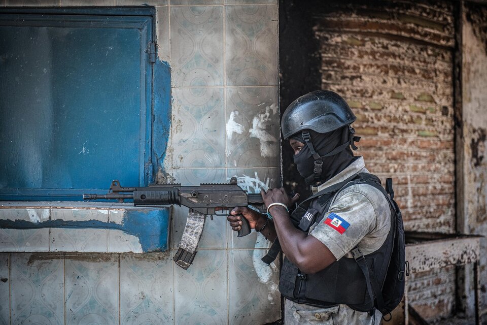 La Policía Nacional enfrentó a las pandillas en las calles de Puerto Príncipe. (Fuente: EFE)